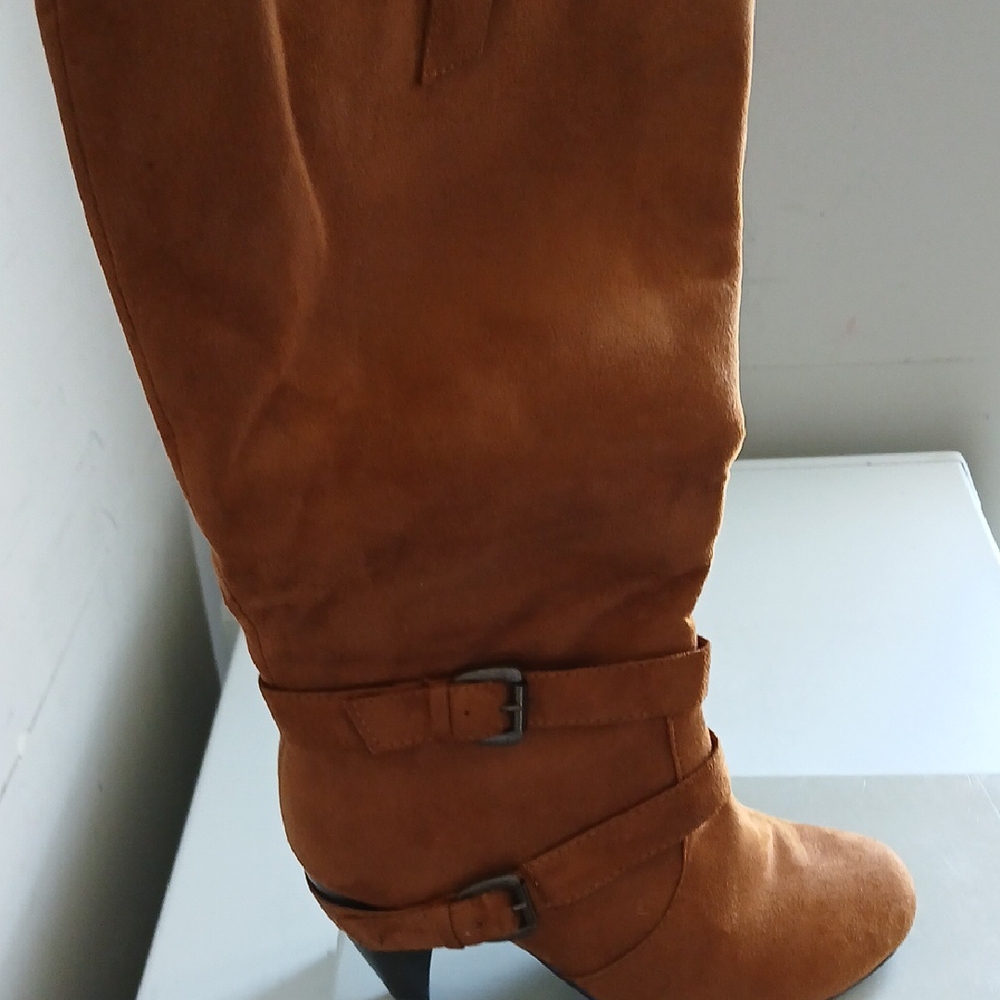 Women's Tan Suede Boots